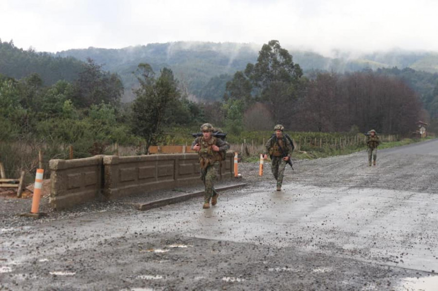 La actividad se desarrolló en la selva valdiviana que se caracteriza por la lluvia, alta humedad y baja temperatura. Foto: Ejército de Chile