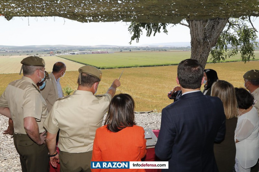 Visita de Robles a los terrenos en Córdoba de la futura base logística. Foto: Ministerio de Defensa