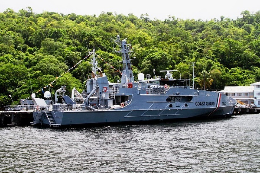 El patrullero TTS Port Spain GC 42, en la base naval de Staubles Bay. Foto: Support Prime Minister