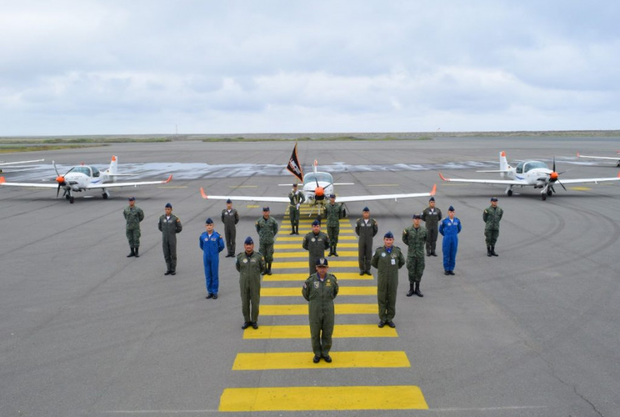 Ceremonia de incorporación de los aviones Grob G-120TP. Foto: FAE