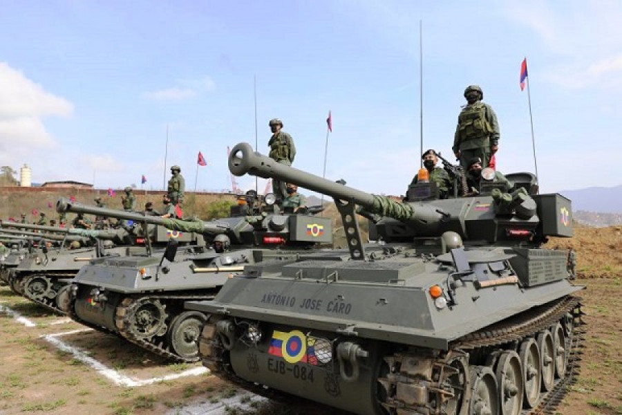 Tanques Scorpion 90 recuperados, en el polígono de tiro. Foto: Prensa FANB