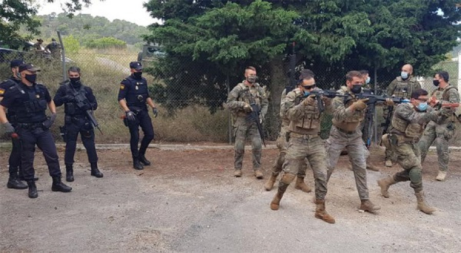 Ejercicio de intervención no letal de la Policía Nacional y el Regimiento Palma nº 47. Foto: Ejército de Tierra