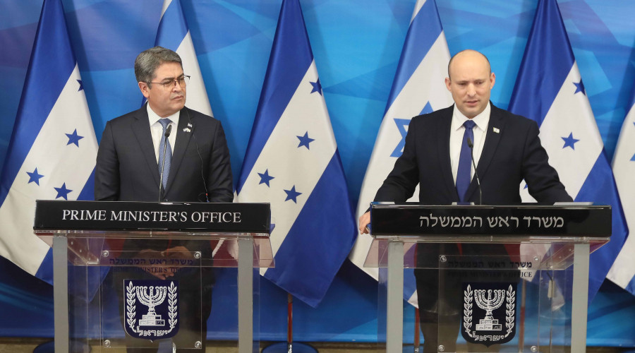 El presidente de Honduras, Juan Hernández, junto al primer ministro israelí, Naftalí Bennett. Foto: Presidencia