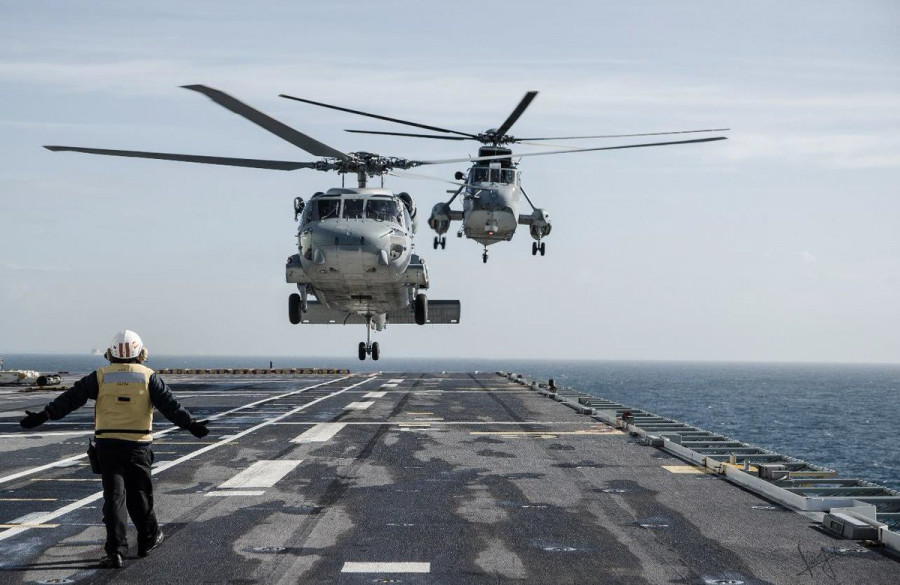 Helicópteros SH-60F y SH-3D. Foto: Armada