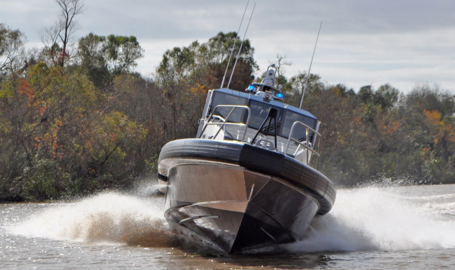 Lancha 45 Defiant. Foto: Metal Shark Boats