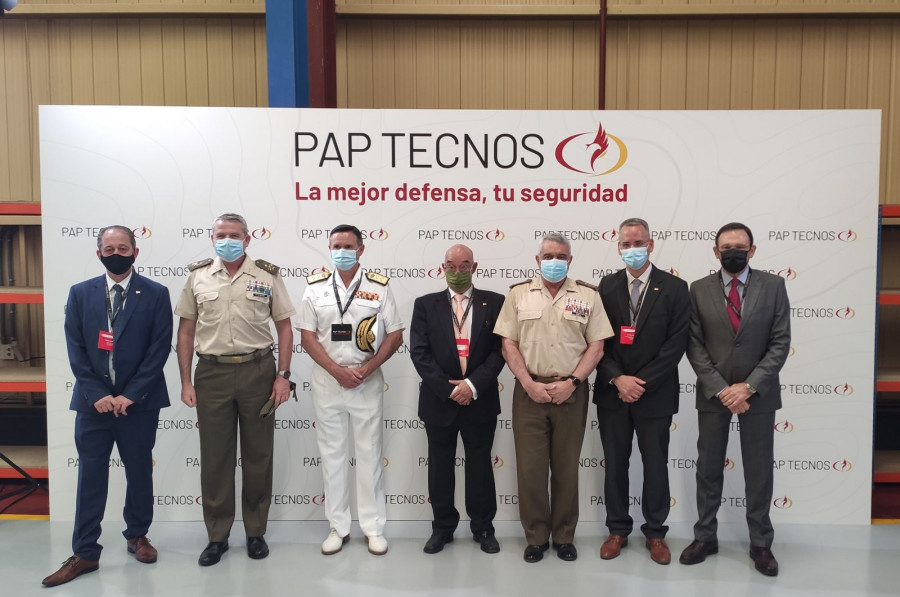 Autoridades en la inauguración de las nuevas instalaciones. Foto: Infodefensa.com