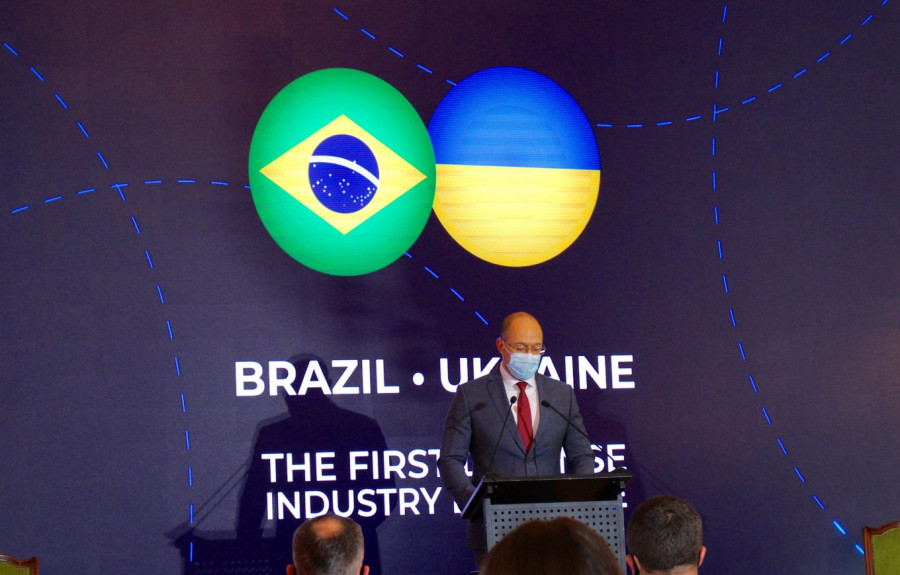 O 1º ministro da Ucrânia, Denys Shmygal, discursa na abertura do evento em Kiev Foto: Agência Brasil