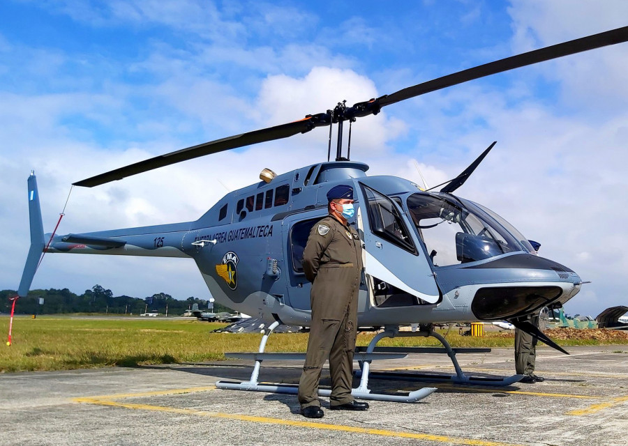 Uno de los tres helicópteros Bell 206 rehabilitados en el país. Foto: Defensa de Guatemala