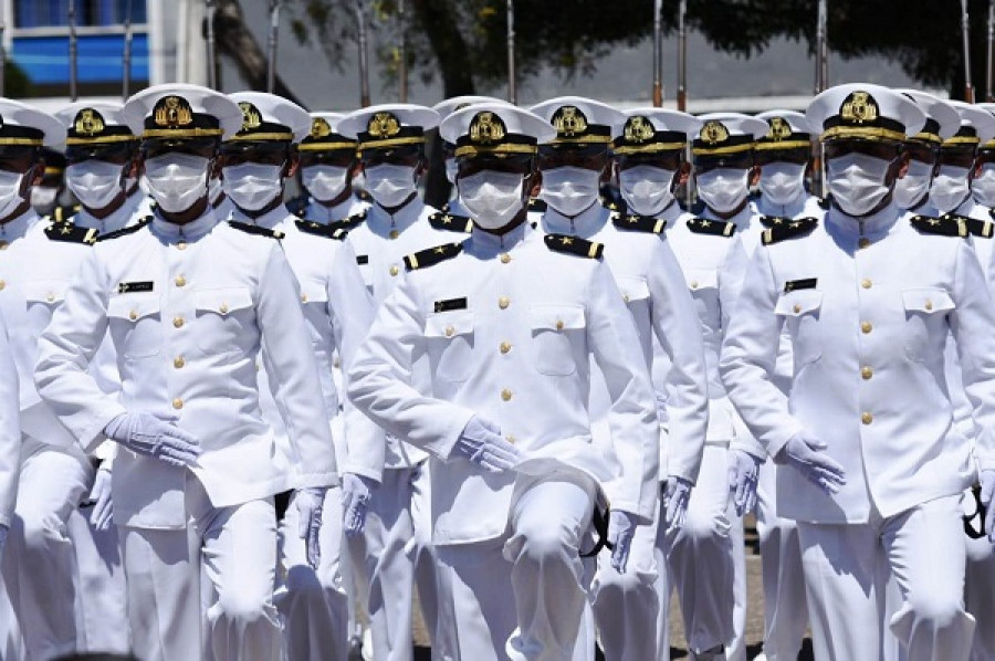 Oficiales navales recién graduados. Foto: Agencia Boliviana de Información