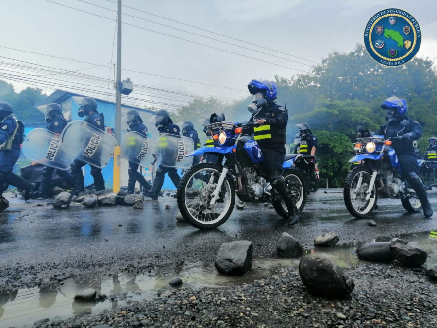 Policías costarricenses en protestas callejeras. Foto: Ministerio de Seguridad de Costa Rica.