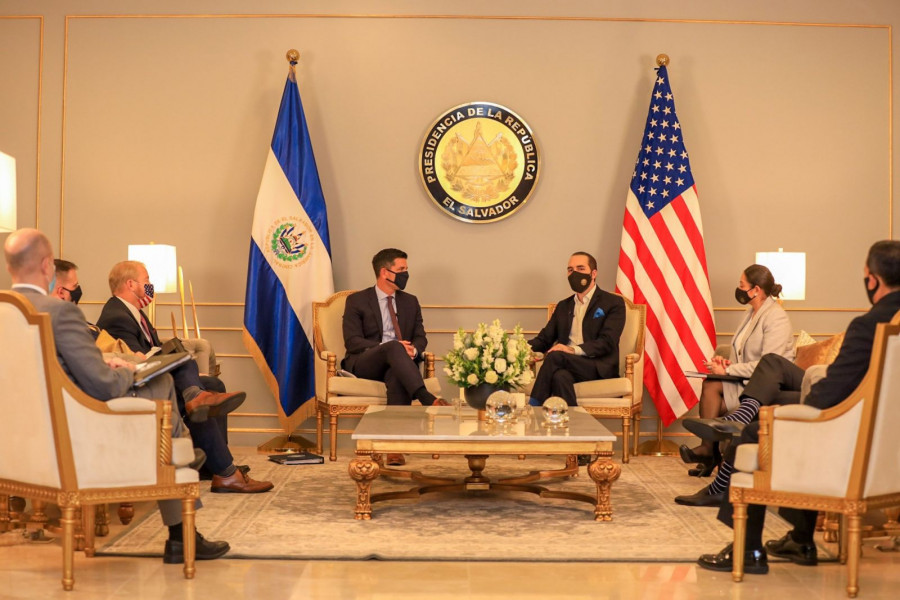 El secretario Chad Wolf reunido con el presidente Nayib Bukele. Foto: Presidencia de El Salvador