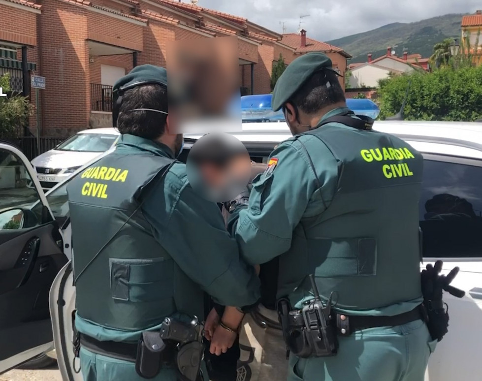Agentes de la Guardia Civil durante una detención. Foto: Guardia Civil
