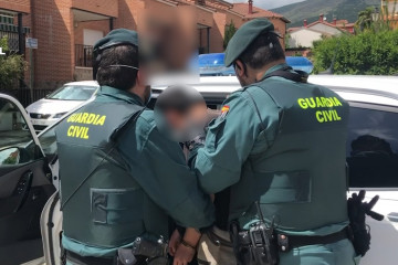 Agentes de la Guardia Civil durante una detención. Foto: Guardia Civil
