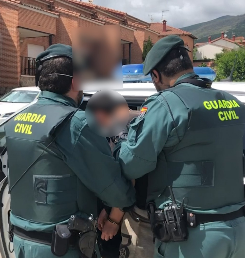 Agentes de la Guardia Civil durante una detención. Foto: Guardia Civil
