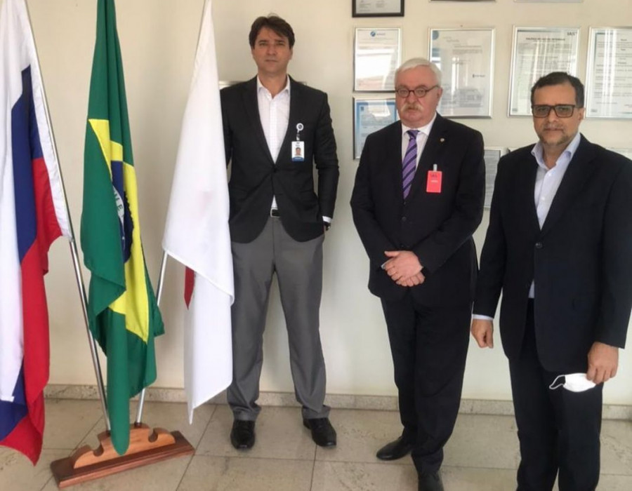 Alexey Labetskiy, Ronaldo Aldrin e Elizeu Alcântara na sede da IAS. Imagem: IAS