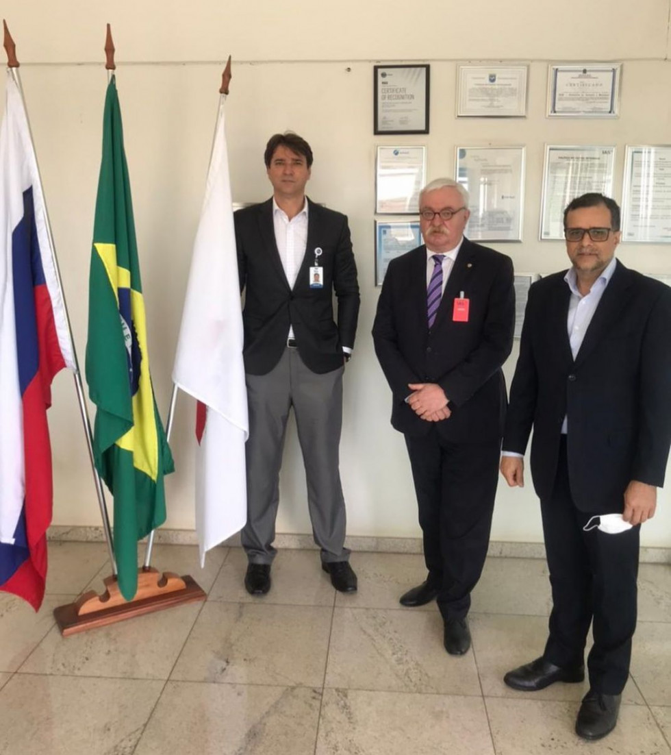 Alexey Labetskiy, Ronaldo Aldrin e Elizeu Alcântara na sede da IAS. Imagem: IAS