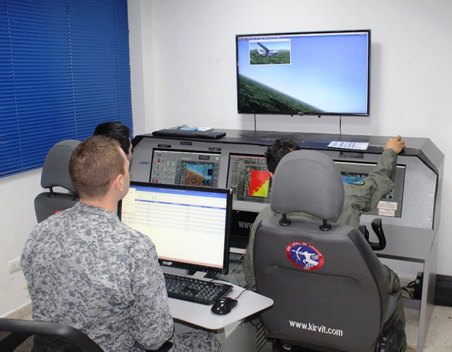 El simulador diseñado por la empresa Kirvit. Fotos: FAC e Infodefensa.com