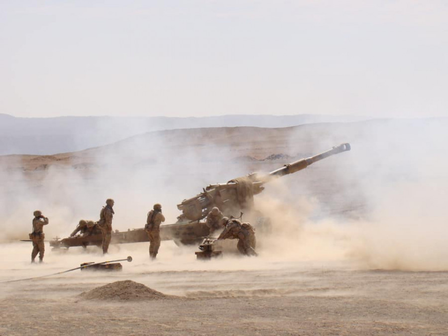 Obús M-71 de 155 mm en campaña de tiro. Foto: Ejército de Chile