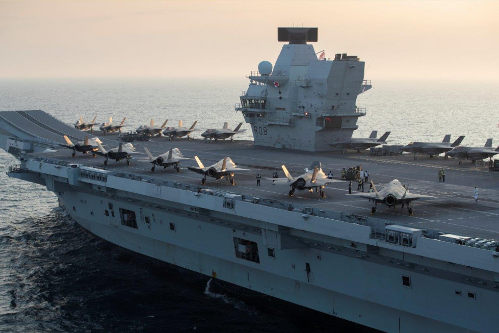 Portaaviones HMS Queen Elizabeth con 14 cazas F-35B en su cubierta. Foto: Royal Navy