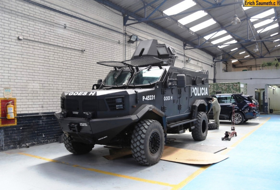 Vehículo blindado Hunter TR-12 de la Policía Nacional. Fotos: Infodefensa.com