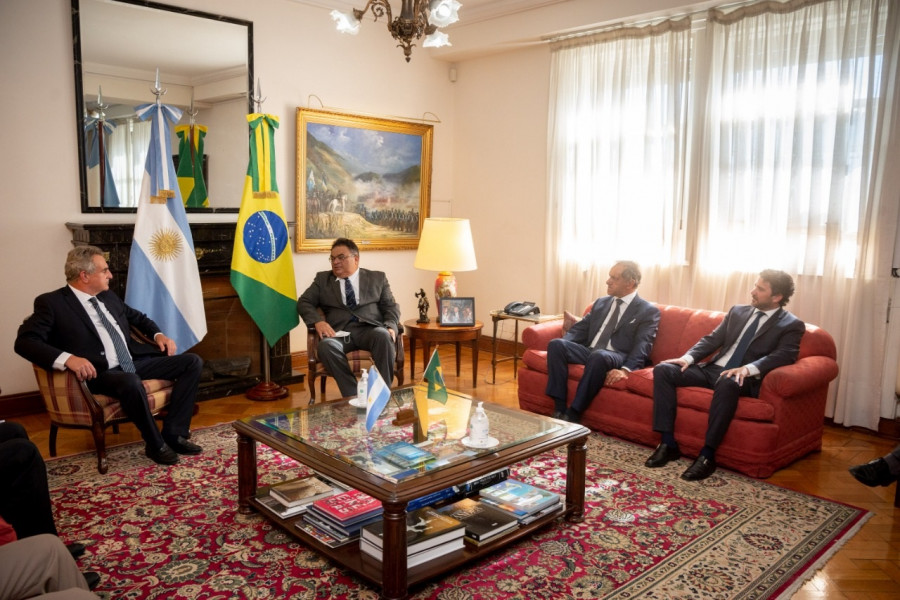 La reunión entre autoridades argentinas y brasileñas. Foto: Ministerio de Defensa