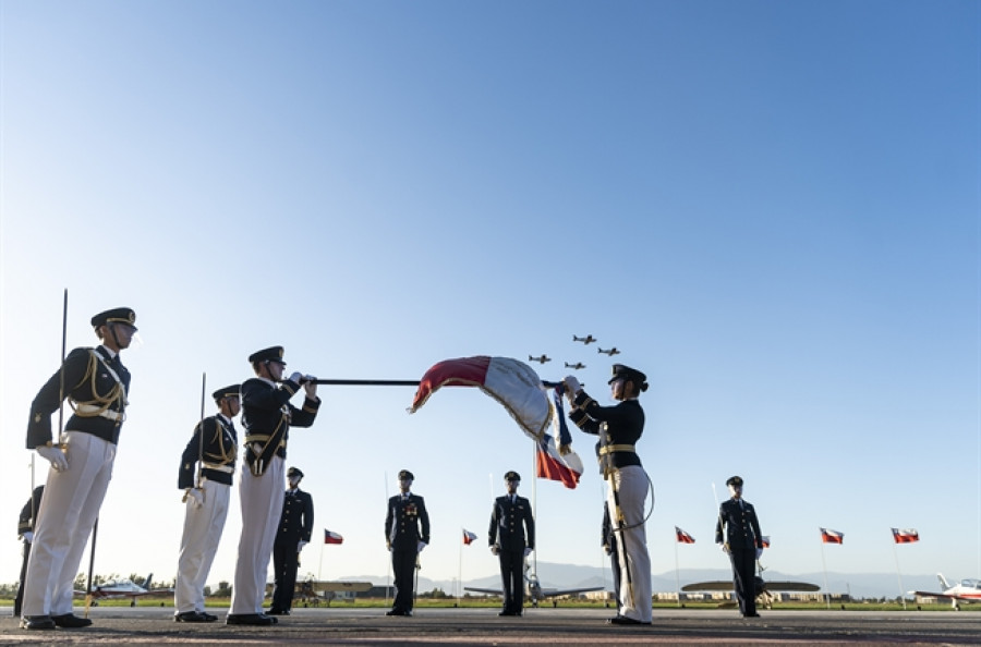 Ceremonia de Juramento a la Bandera de los nuevos oficiales. Foto: Presidencia