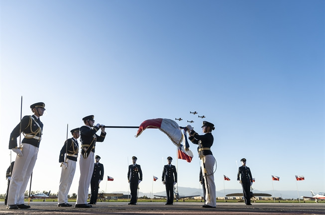 Ceremonia de Juramento a la Bandera de los nuevos oficiales. Foto: Presidencia