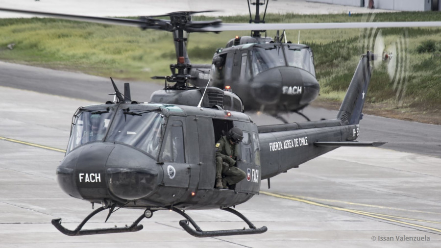 Helicópteros Bell UH-1H del Grupo de Aviación N° 9 de la FACh. Foto referencial: Issan Valenzuela