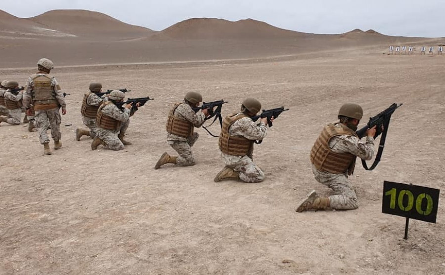 Práctica de tiro con blanco a 100 metros. Foto: Ejército de Chile