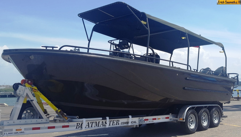 Lancha Boston Whaler 25F donada por EEUU. Fotos: Infodefensa.com