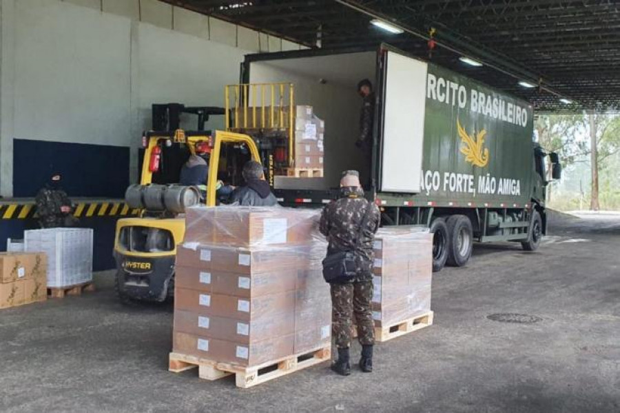 Camión del Ejército de Brasil transportando medicamentos. Foto: Ejército de Brasil