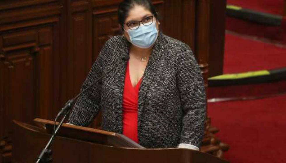 La ministra de Defensa, Nuria Esparch, expone ante el Congreso el presupuesto para 2021. Foto: MinDef Perú
