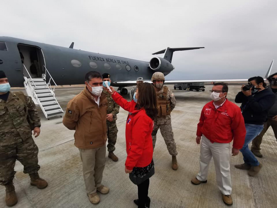 El ministro se embarcó en Santiago en su primera visita regional. Foto: Intendencia de Arica y Parinacota