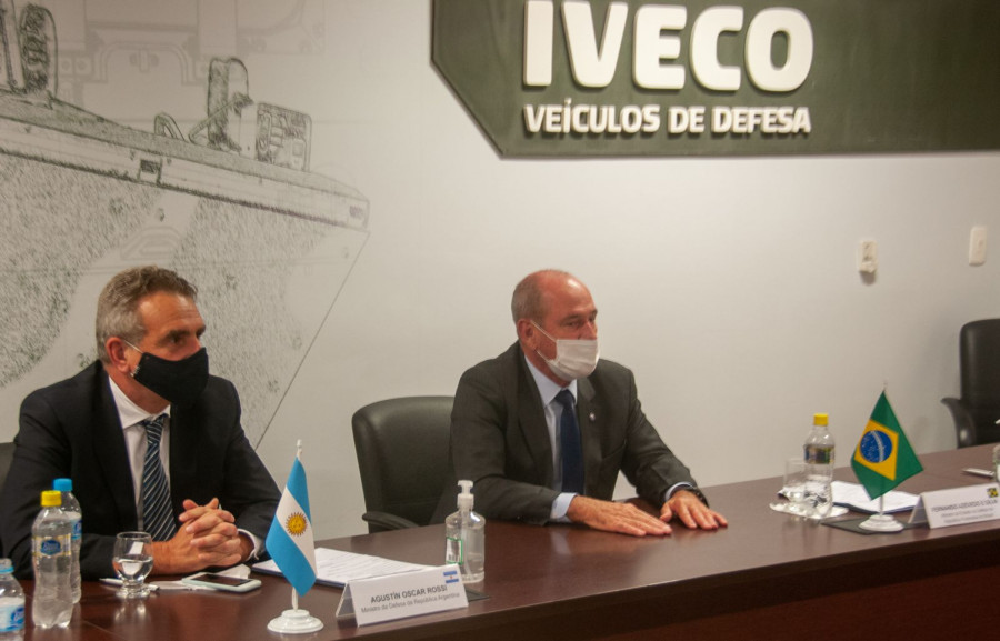 Ministros Rossi e Azevedo durante visita à Iveco. Fotos: Roberto Caiafa