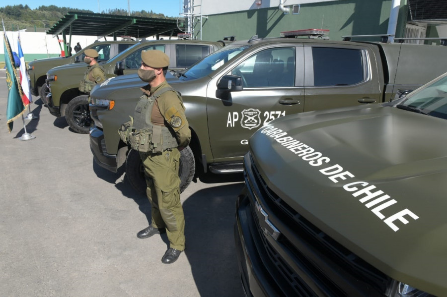 Personal del GOPE en la ceremonia de entrega de las camionetas. Foto: Carabineros de Chile