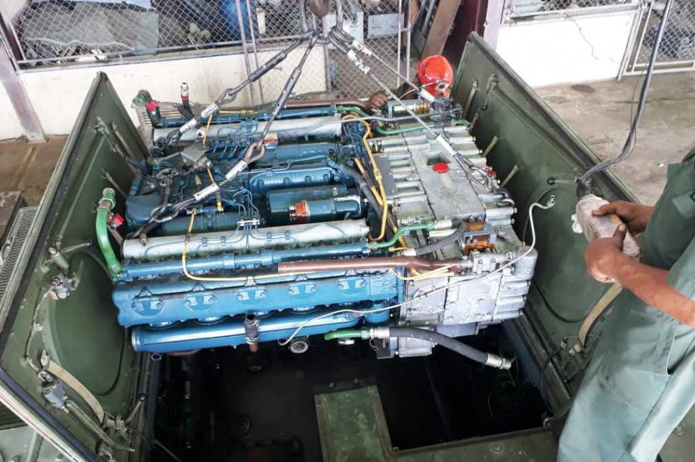 Motor de un vehículo BMP-3 del 142 Batallón Blindado. Foto: Cemablin