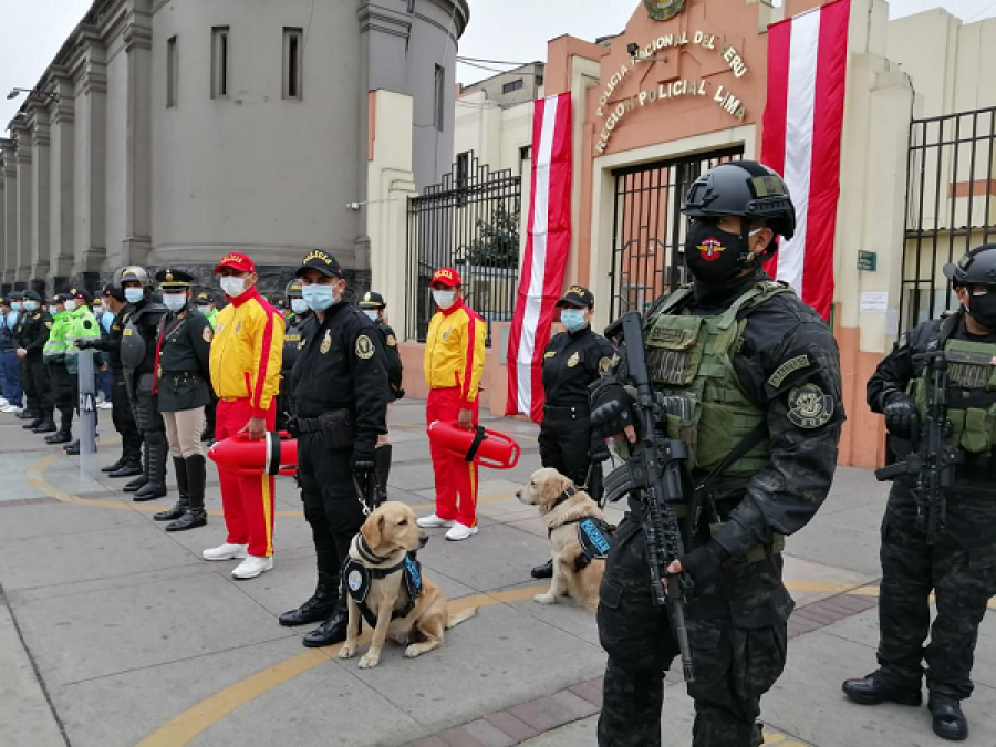 Personal de diferentes unidades PNP con mascarillas. Foto: Policía Nacional del Perú