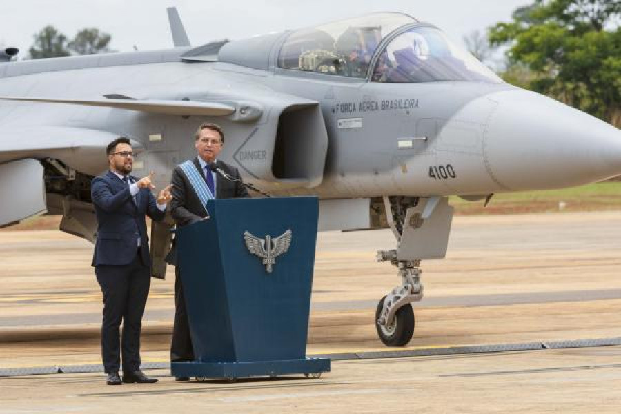 El presidente de Brasil, Jair Bolsonaro, durante la presentación del F-39 Gripen. Foto: FAB