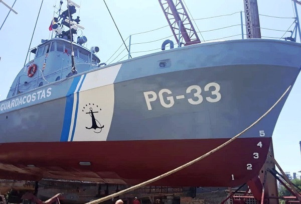 El patrullero Albatros PG-33 en la maniobra de desvarada. Foto: Armada de Venezuela