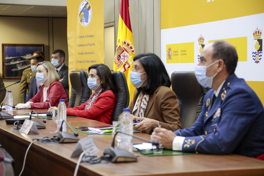 La ministra de Defensa, la secretaria de Estado y la subsecretaria en la apertura del curso académico militar. Foto: MDE