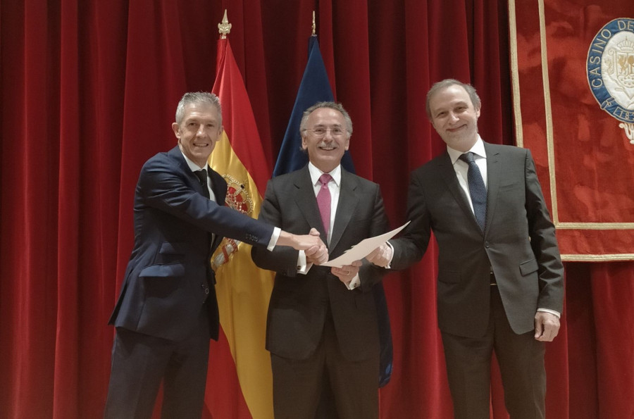 Representantes de las tres compañías en la primera junta de accionistas. Foto: Satnus