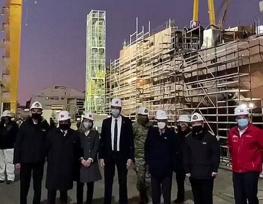El presidente Piñera junto a su comitiva en la grada de construcción de Asmar Talcahuano. Imagen: Twitter sebastianpinera