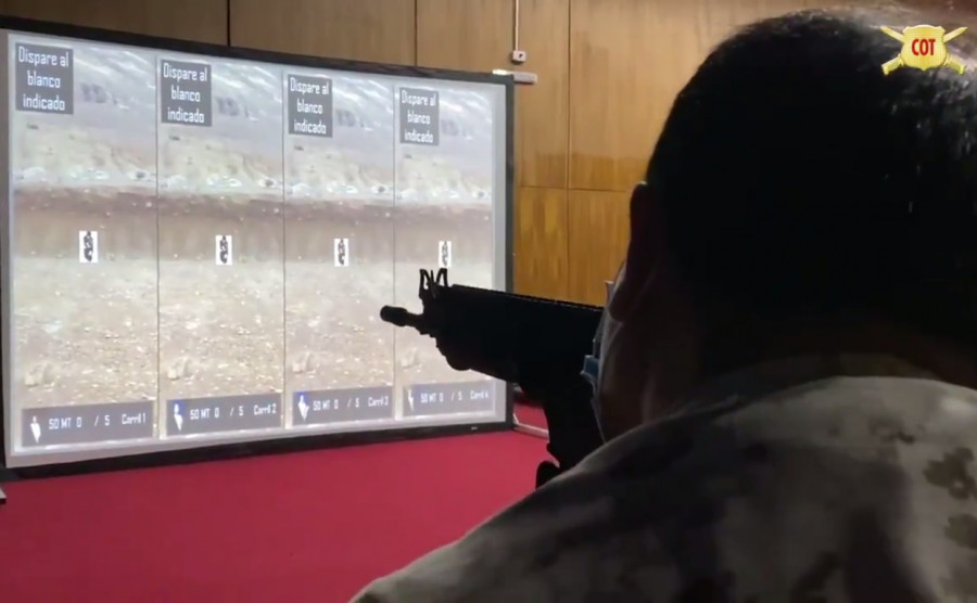 El PTV entrega un aprendizaje práctico y eficiente en técnicas de tiro con el fusil de asalto Galil ACE 22 NC. Imagen: Ejército de Chile