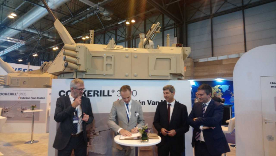 Firma del Mou en Feindef entre el Instituto Tecnológico de Aragón y John Cockerill. Foto: Infodefensa.com