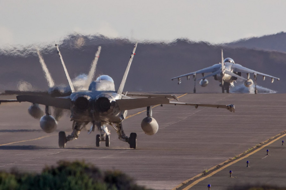 Cazas de combate F-18 y Harrier en el ejercito Ocean Sky. Foto: Ministerio de Defensa