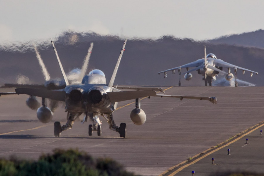 Cazas de combate F-18 y Harrier en el ejercito Ocean Sky. Foto: Ministerio de Defensa