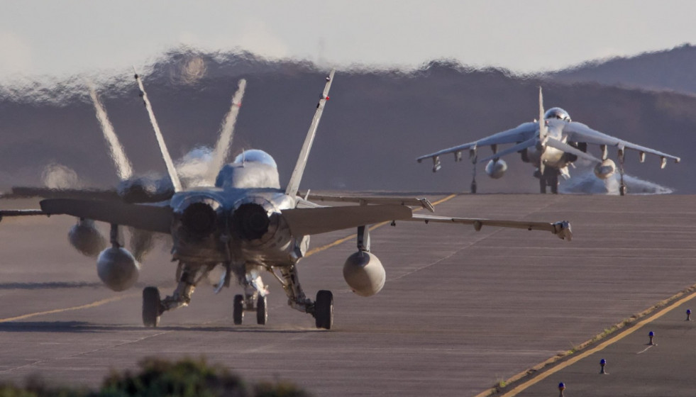 Cazas de combate F-18 y Harrier en el ejercito Ocean Sky. Foto: Ministerio de Defensa