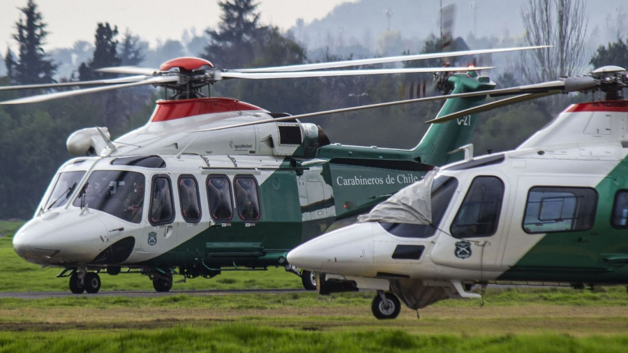 Los Leonardo AW139 y AW109E Power son parte de la flota de ala rotatoria de Carabineros. Foto: Issan Valenzuela