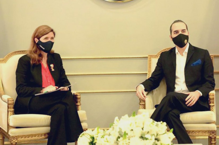 La titular de Usaid, Samantha Power, con el presidente Nayib Bukele. Foto: Embajada de EEUU.