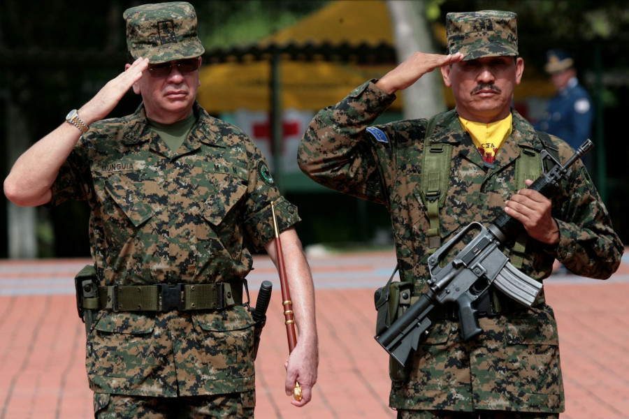 El general David Munguía Izq. fue titular de Defensa hasta 2019. Foto: Ministerio de Defensa de El Salvador